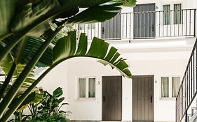 Astuto 21 Suites - Adults Only